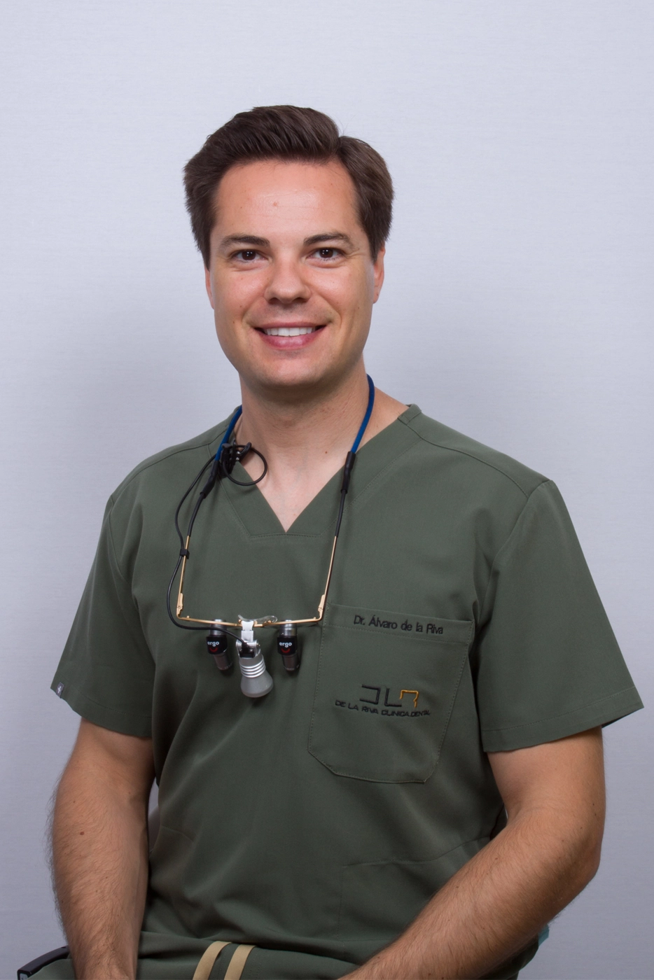 Dr. Álvaro de la Riva dentista en León Dr. Álvaro de la Riva dentista en León