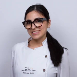 Victoria Carretero Fernández, Higienista Dental